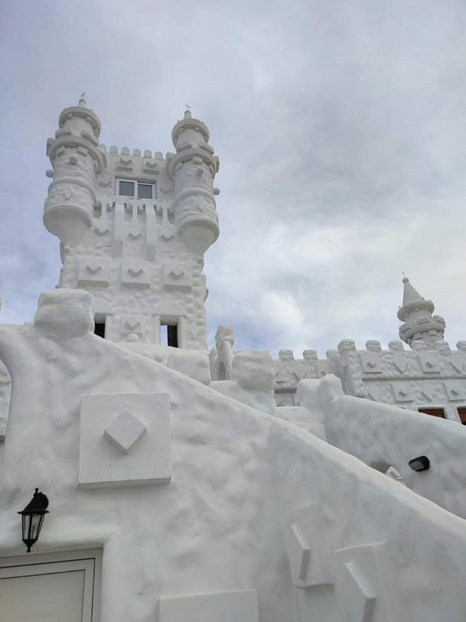 Snow White Castle Apartment Kiotári Kültér fotó